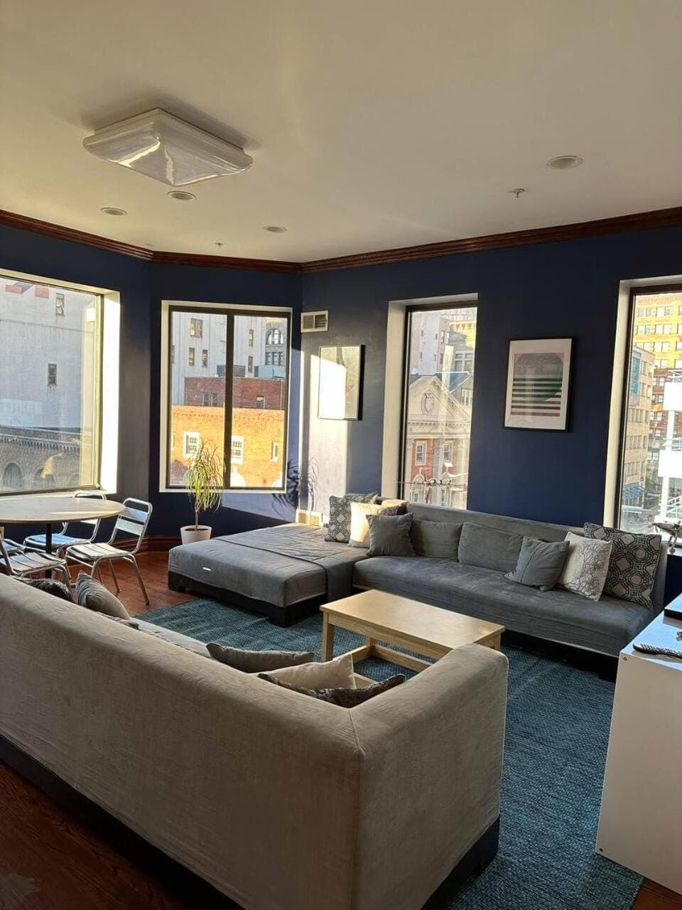 Living room, Seating area