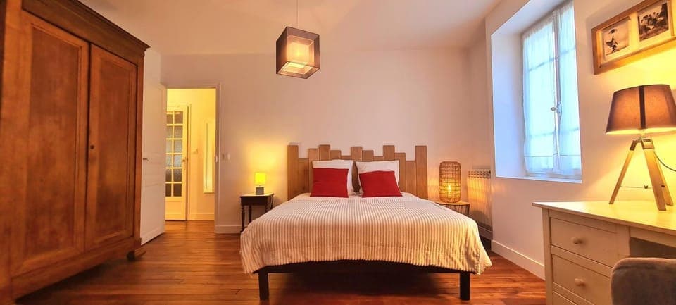 Bed, Photo of the whole room, Bedroom, wardrobe