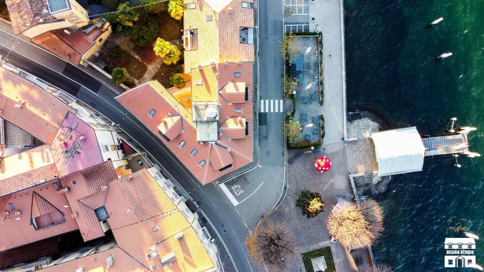 Property building, Day, Neighbourhood, Natural landscape, Bird's eye view, City view, Lake view, Street view, Location