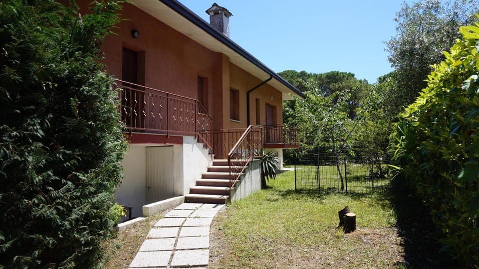 Facade/entrance, Garden