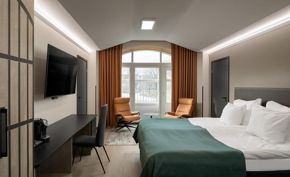 Bed, Balcony/Terrace, Photo of the whole room, Bedroom