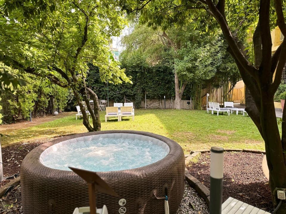 Garden, Hot Tub, Garden view