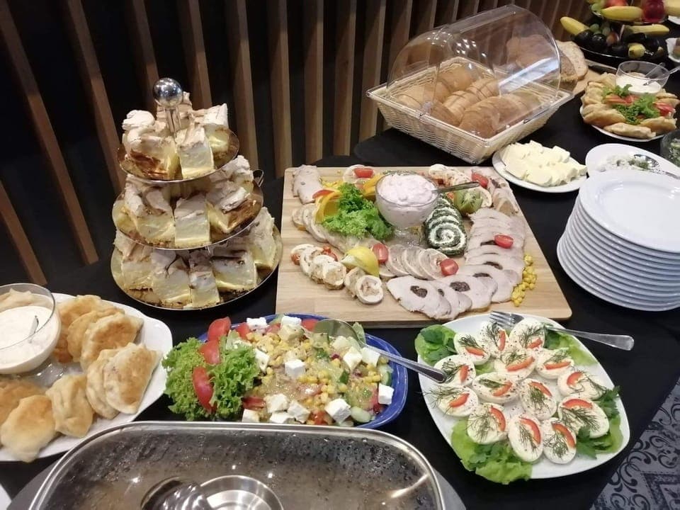 Food and drinks, Food