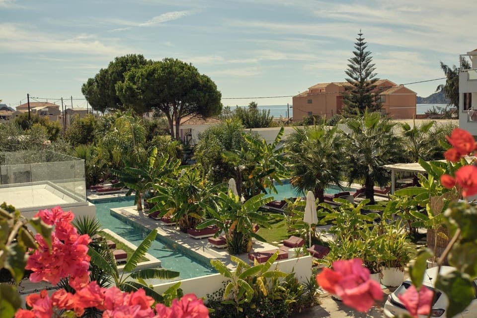 Property building, Restaurant/places to eat, Swimming pool