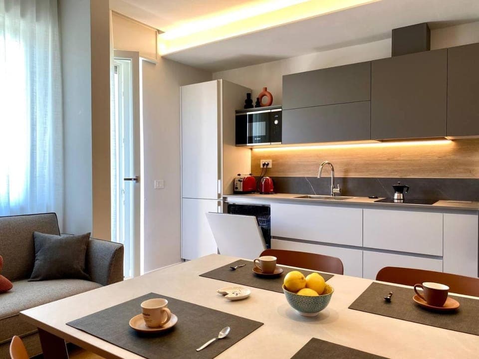 Kitchen or kitchenette, Living room