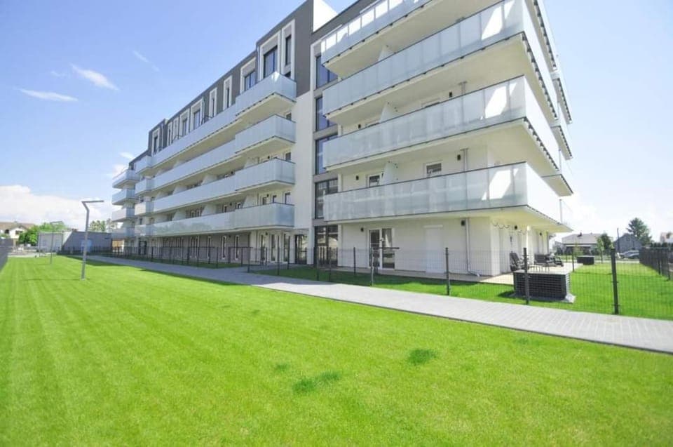 Property building, Day, Natural landscape, Garden, Garden view