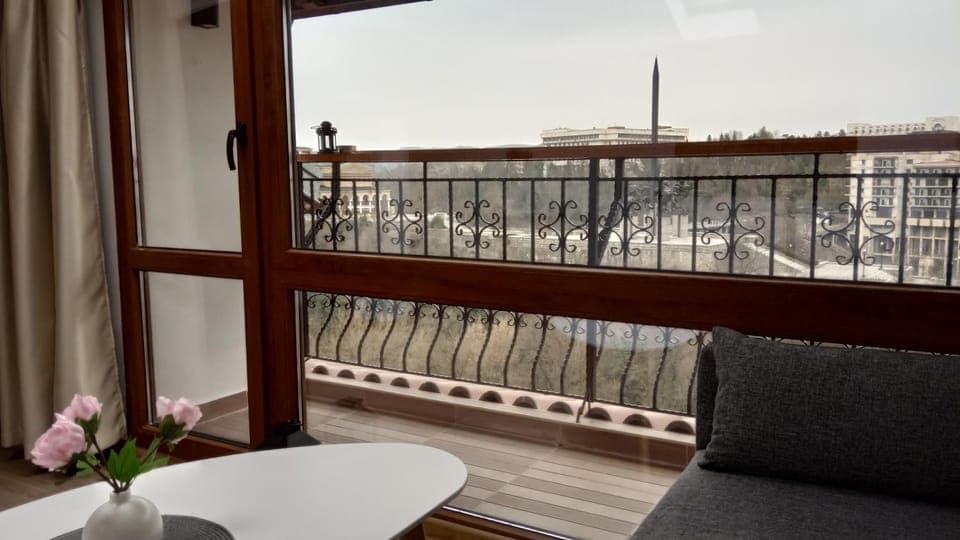 Coffee/tea facilities, Balcony/Terrace, Living room, City view, Landmark view, River view