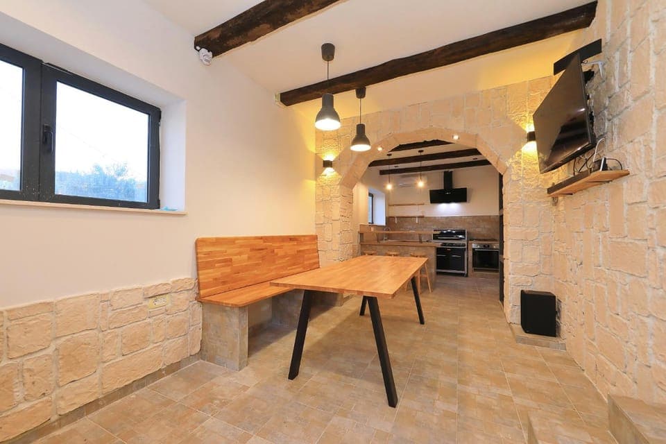 TV and multimedia, Kitchen or kitchenette, Dining area