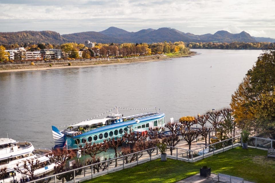 Balcony/Terrace, Mountain view, River view