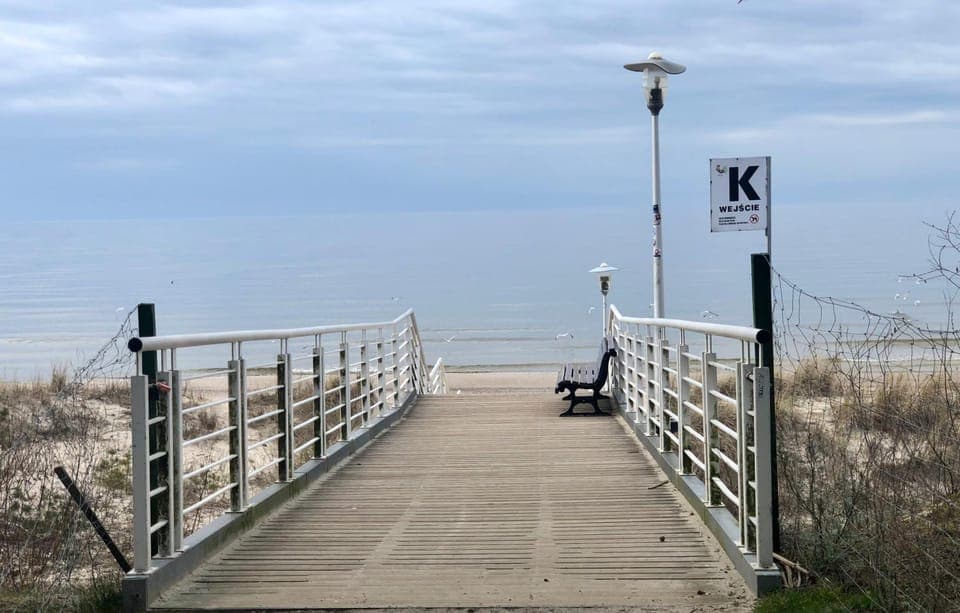 Nearby landmark, Neighbourhood, Beach