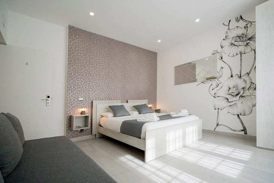 Bed, Photo of the whole room, Bedroom, oven, air conditioner