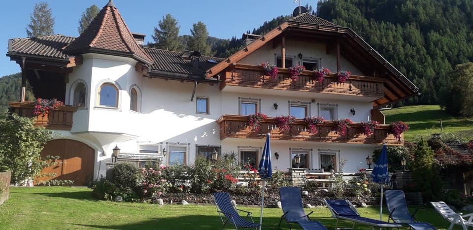 Property building, Summer, Other, Photo of the whole room, Garden view