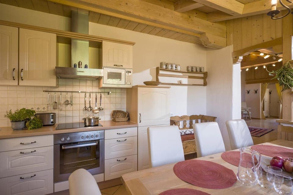 Kitchen or kitchenette, Seating area, Dining area, stove