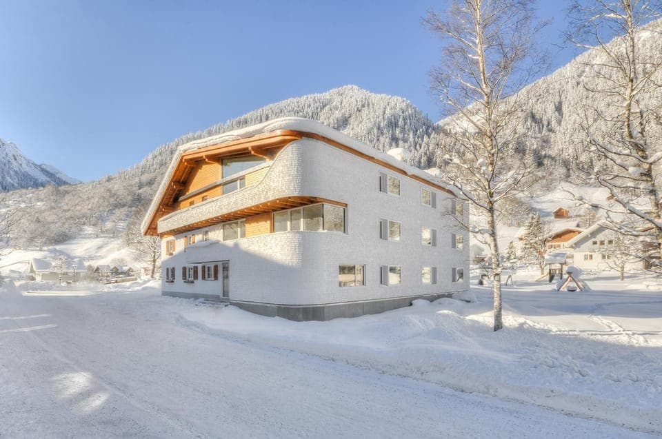 Restaurant/places to eat, Facade/entrance, Area and facilities