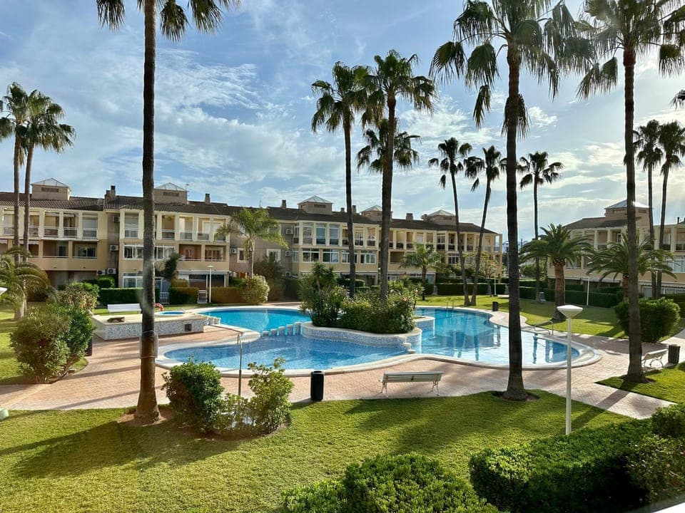 Property building, Day, Garden, Pool view, Swimming pool