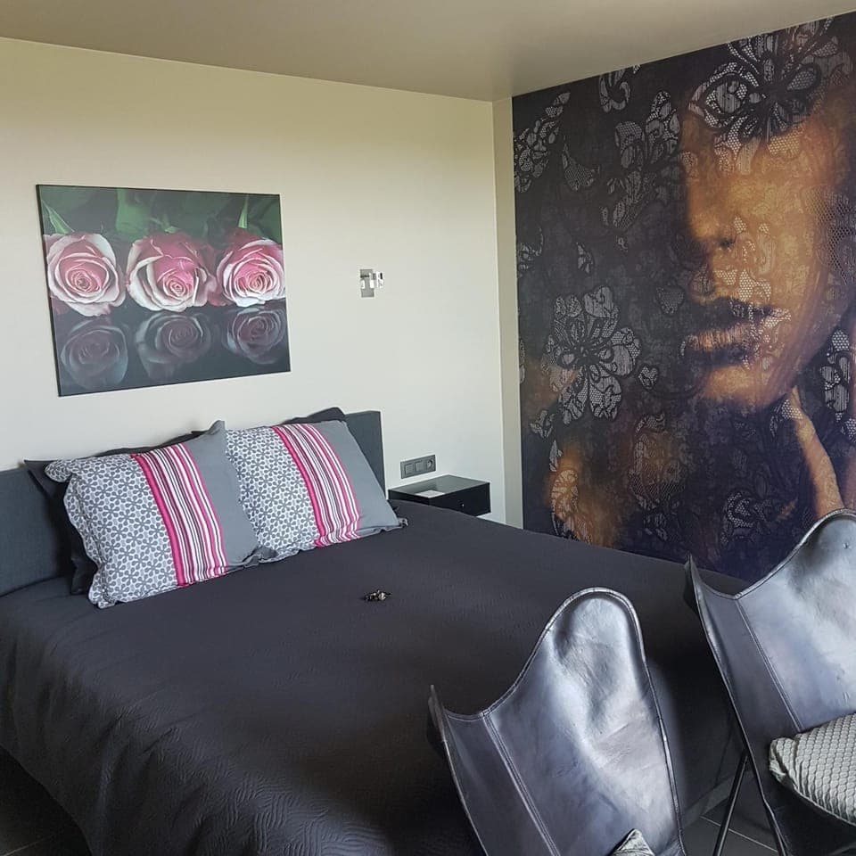 Bedroom, Quiet street view