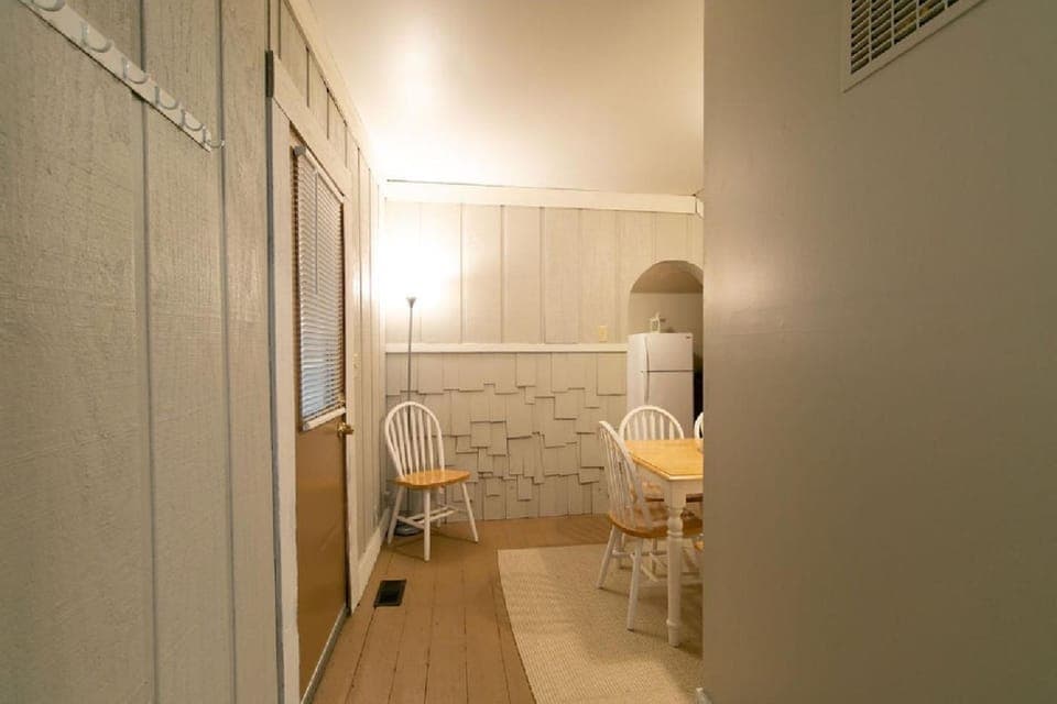 Seating area, Dining area