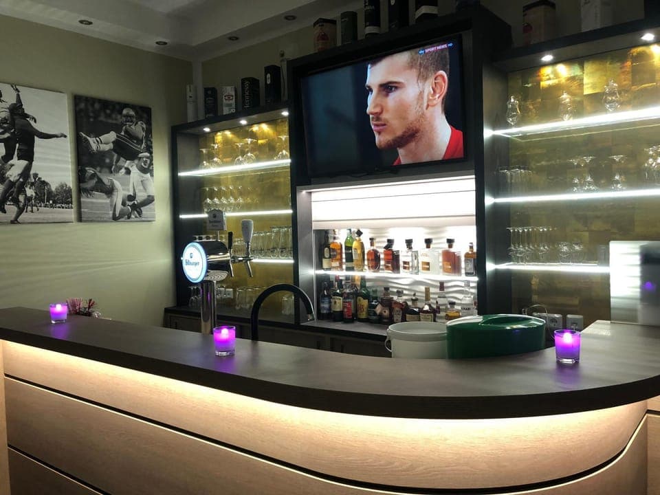 Lounge or bar, Drinks