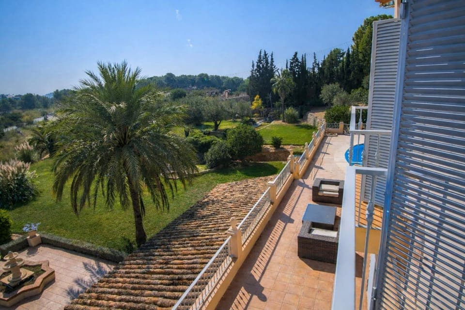 Property building, Day, Natural landscape, Garden, Garden view