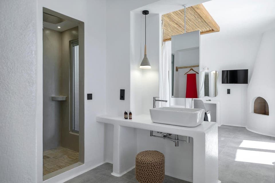 Bathroom, TV and multimedia, towels