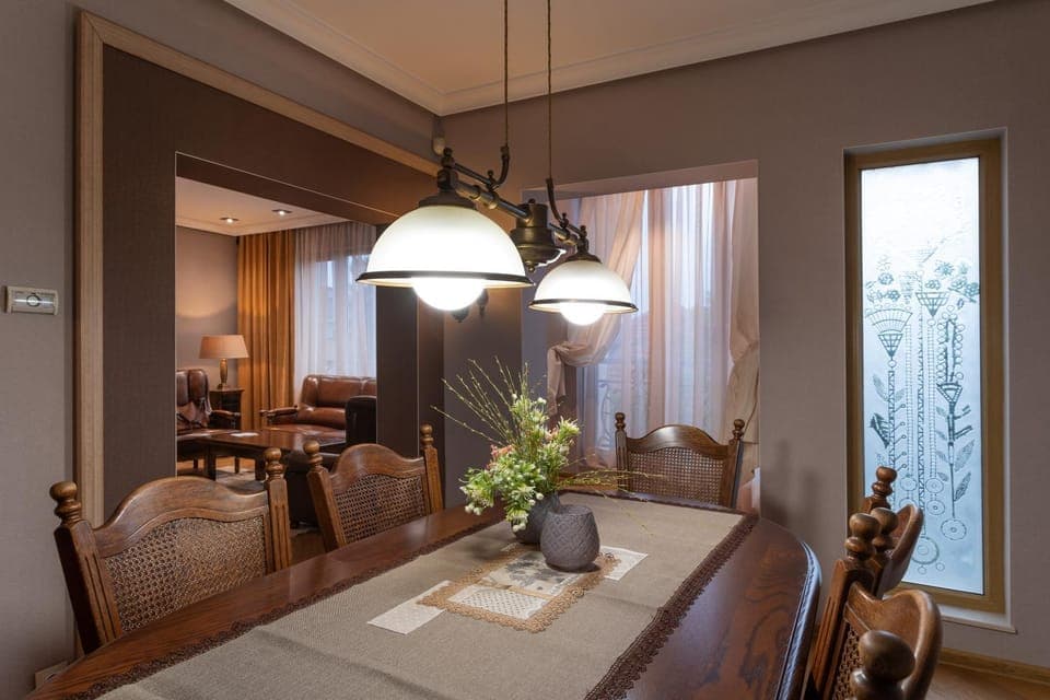 Seating area, Dining area