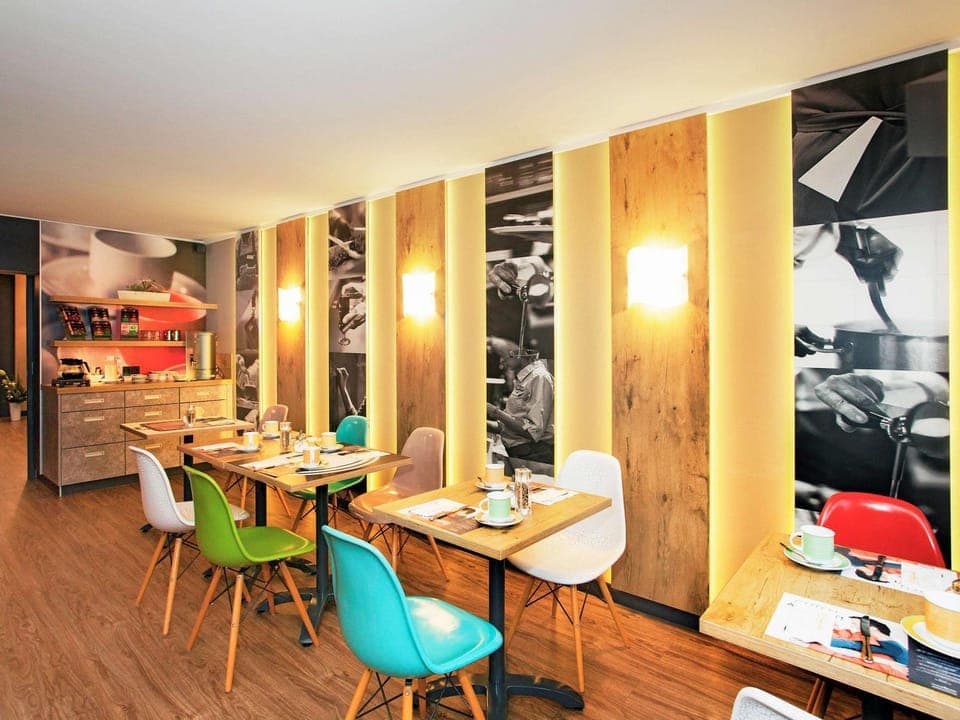 Dining area, On site, Breakfast