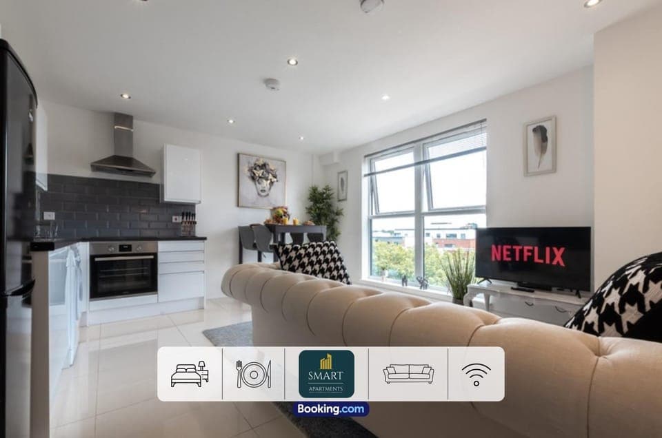 Kitchen or kitchenette, Living room, Seating area