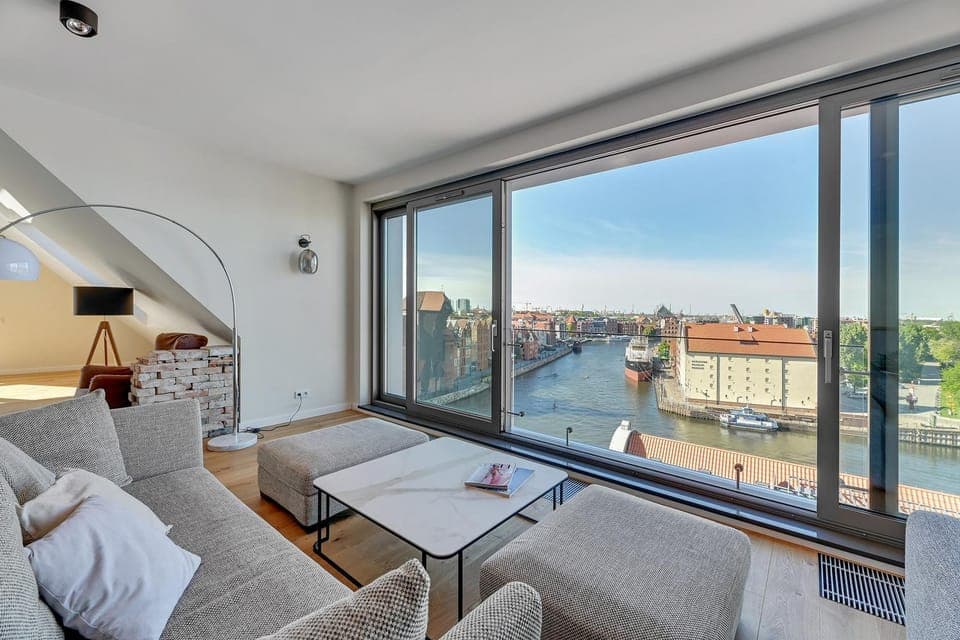Living room, City view, River view