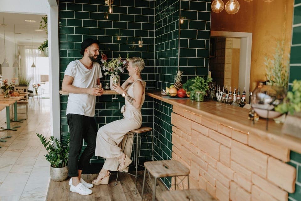 People, Lounge or bar, Food and drinks, Drinks, Alcoholic drinks, Non alcoholic drinks