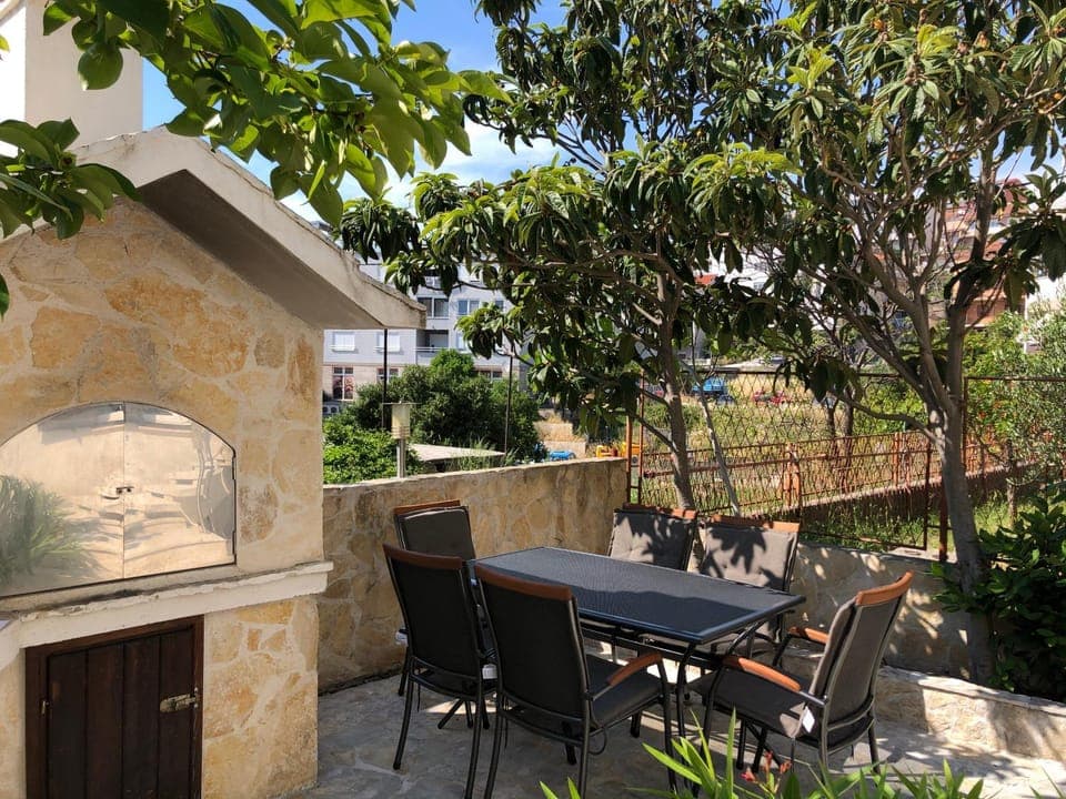 Patio, BBQ facilities