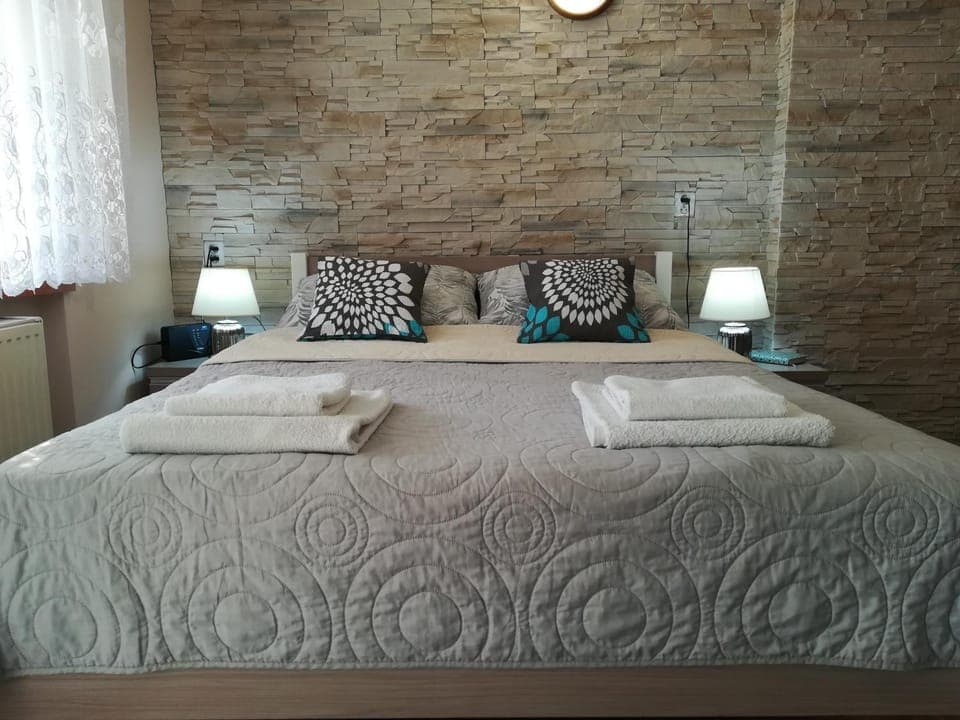 Bed, Photo of the whole room, Bedroom, towels