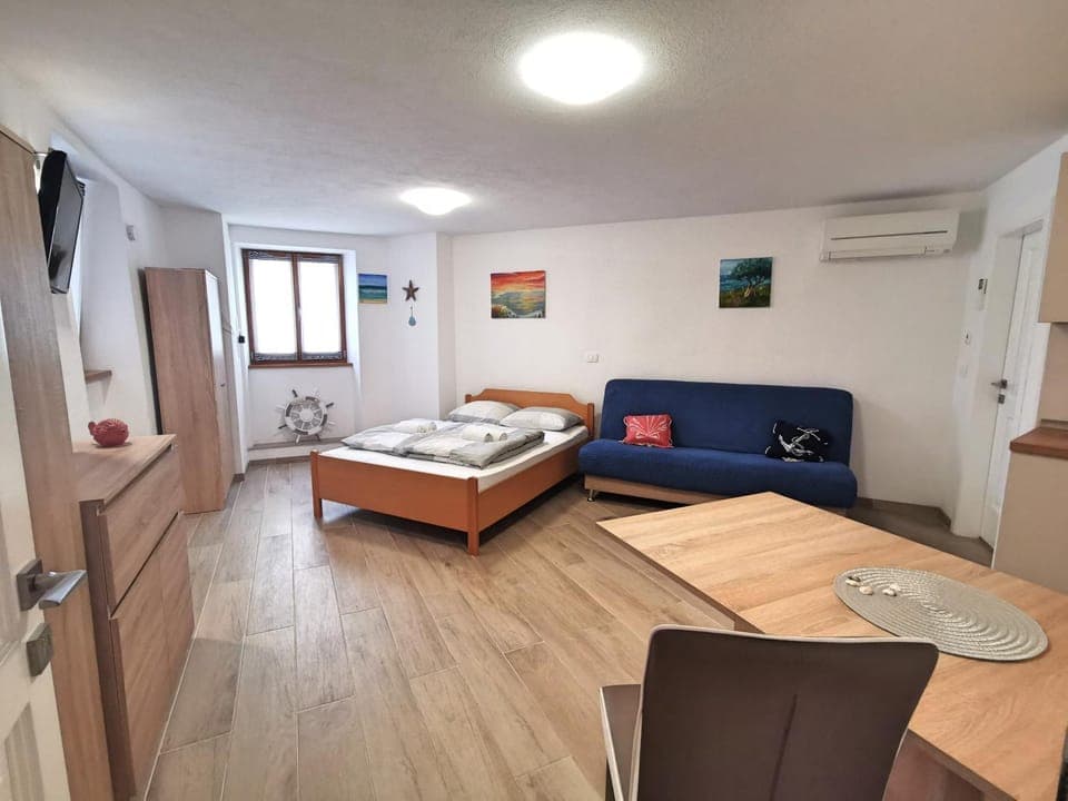 Bed, Bedroom, air conditioner