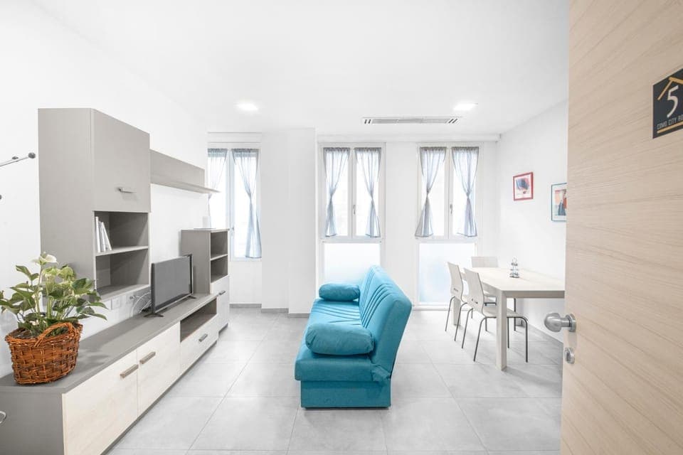 Living room, Seating area, Dining area, air conditioner