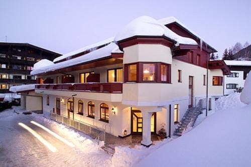 Facade/entrance, Winter