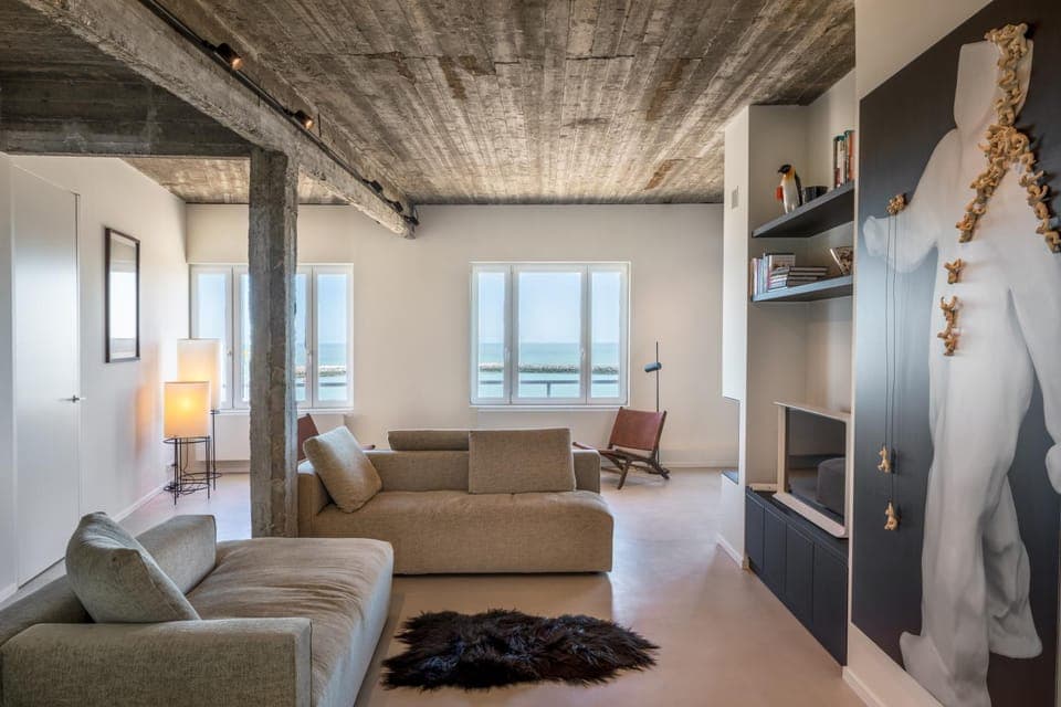 Communal lounge/ TV room, TV and multimedia, Living room, Seating area, Evening entertainment