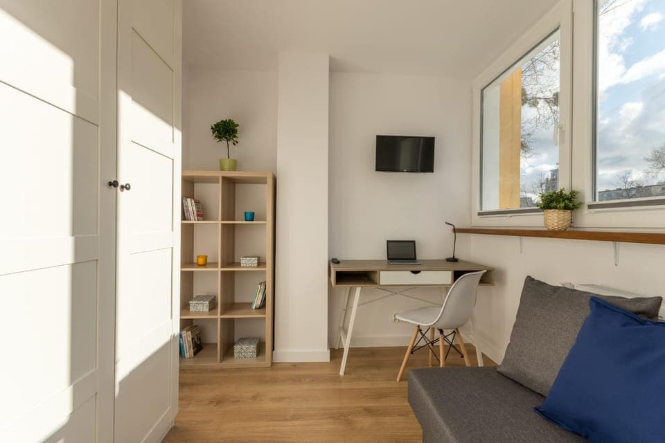 TV and multimedia, hair dresser