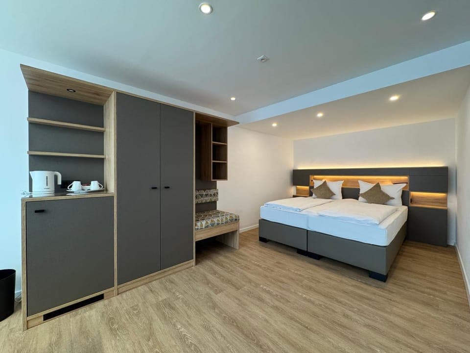 Coffee/tea facilities, Bedroom, safe, wardrobe