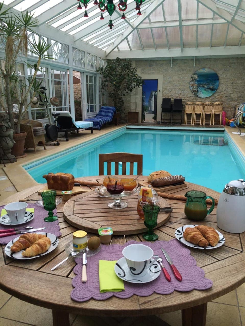 Swimming pool, Breakfast