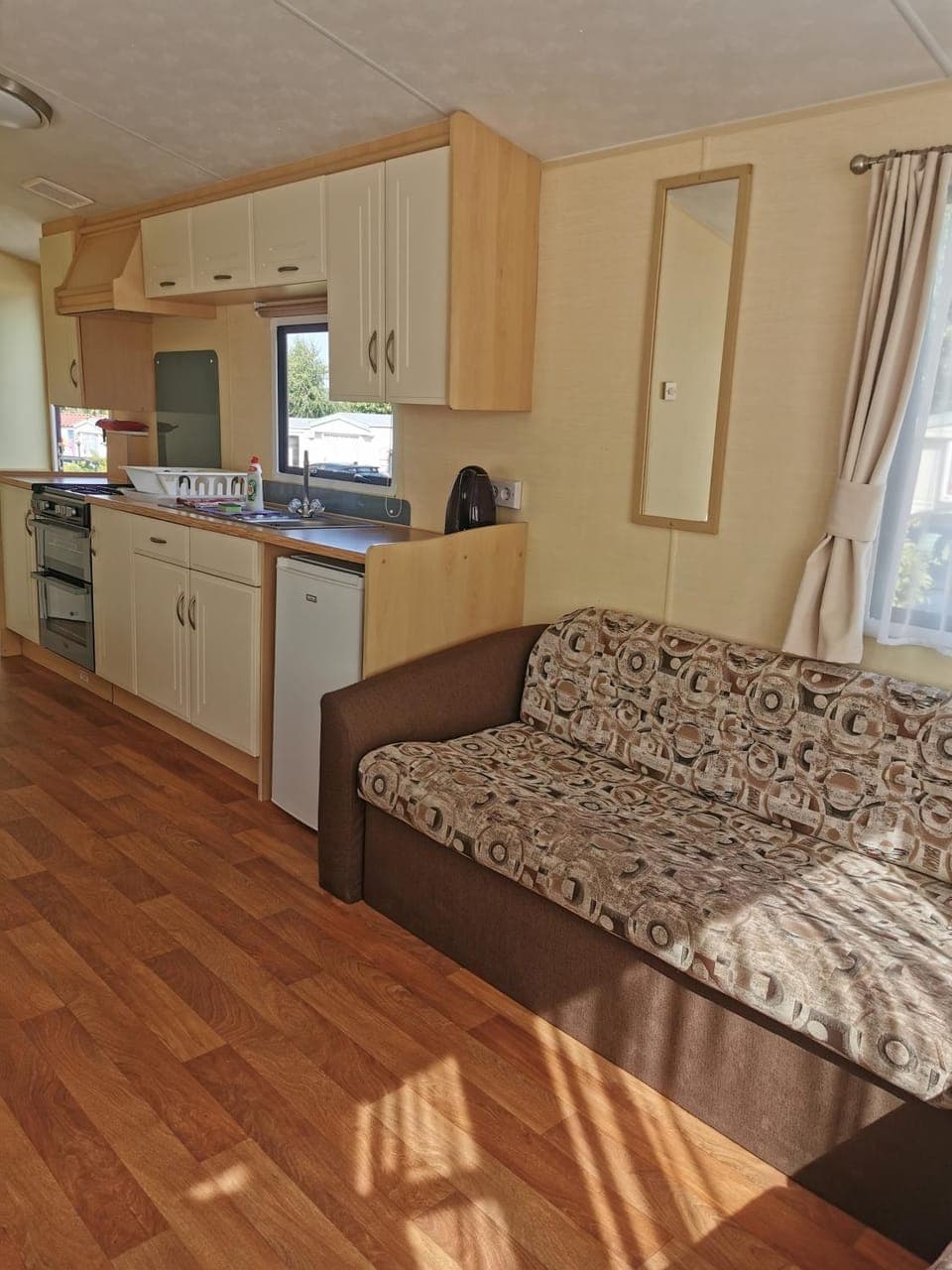 Kitchen or kitchenette, Seating area