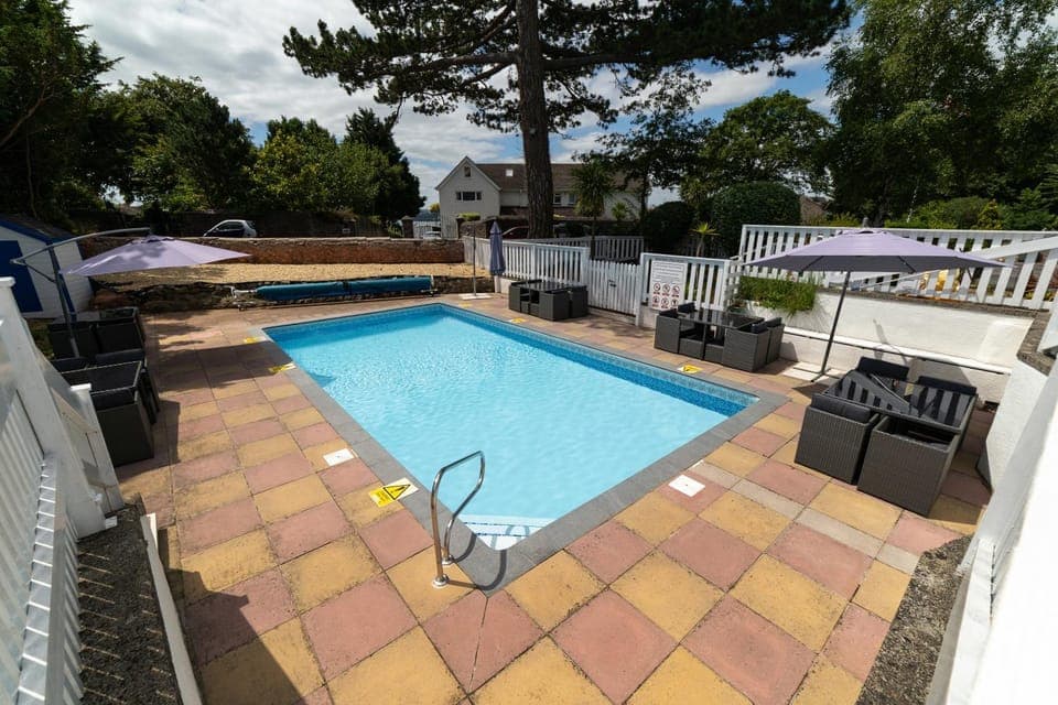 Swimming pool, Swimming pool