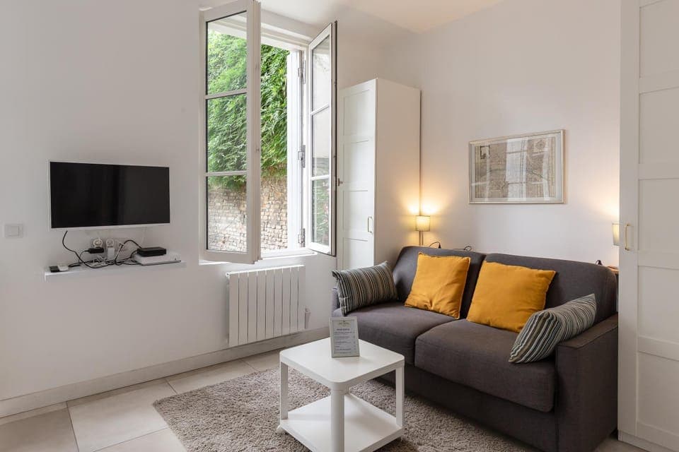 Living room, Bedroom