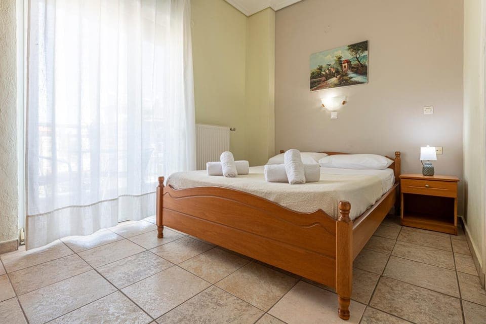 Bed, Photo of the whole room, Bedroom, towels