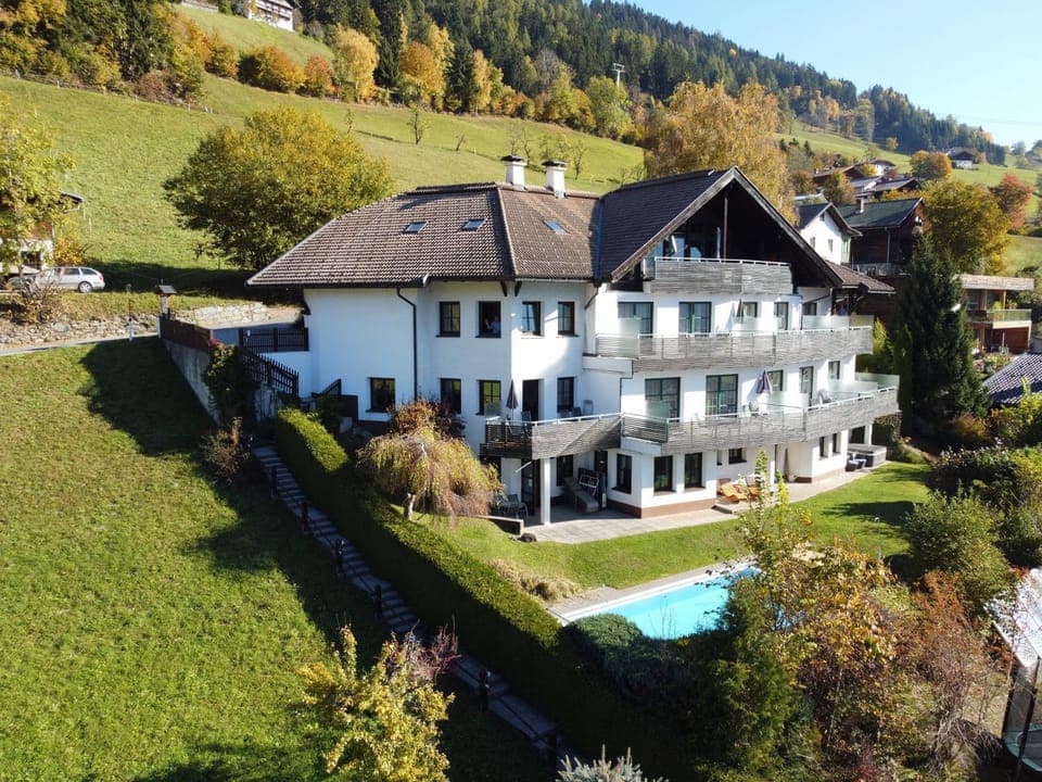 Property building, Bird's eye view, Garden, Garden view, Mountain view, Pool view, Swimming pool