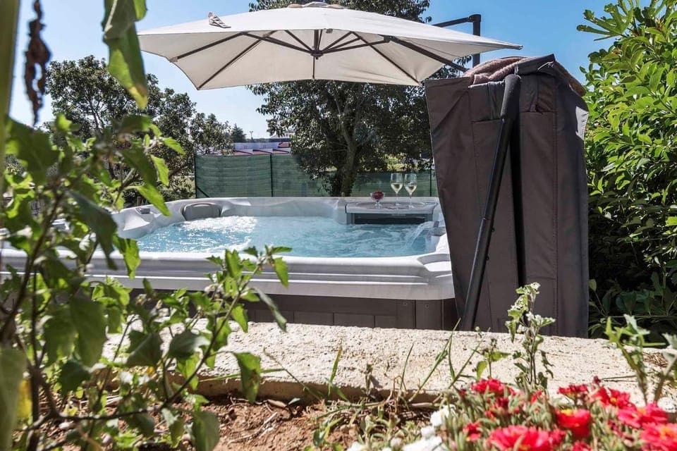 Nearby landmark, Hot Tub