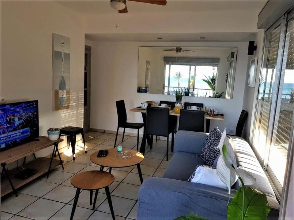 TV and multimedia, Living room, Dining area