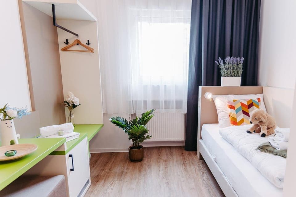 Bed, Living room, Photo of the whole room, Seating area, Bedroom, towels