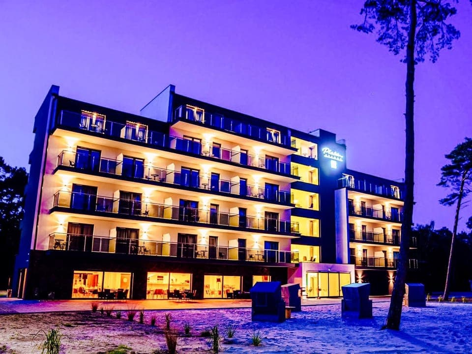 Property building, Nearby landmark, Restaurant/places to eat, Facade/entrance, Neighbourhood, Other, Decorative detail, Floor plan, On site, Area and facilities