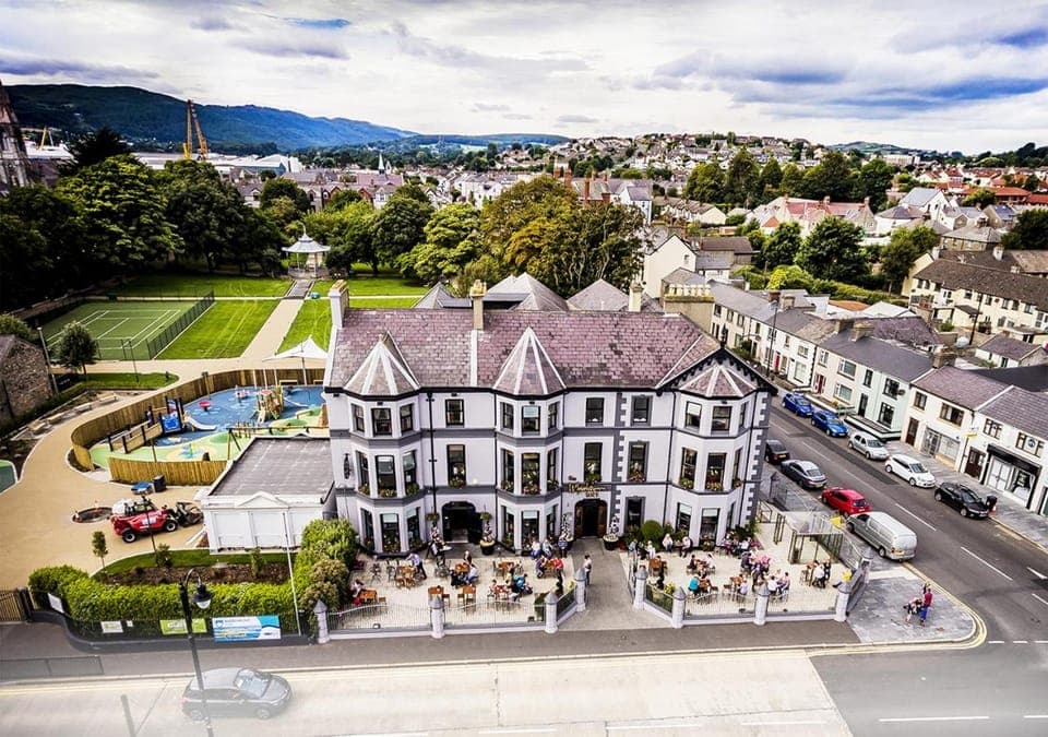 Neighbourhood, Bird's eye view, Children play ground, Evening entertainment, Garden view, Mountain view, Sea view, Sports, Entertainment, Meals, English/Irish breakfast, Lunch, Alcoholic drinks, Certificate/Award, Family, Quiet street view