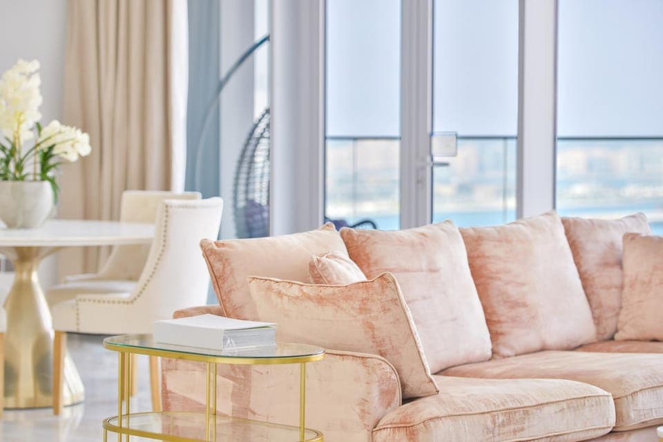 View (from property/room), Living room, Seating area, Dining area, Sea view