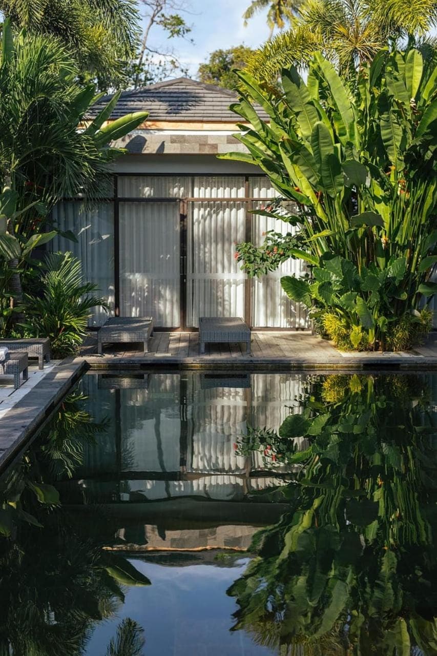 Property building, Garden view, Pool view, Swimming pool